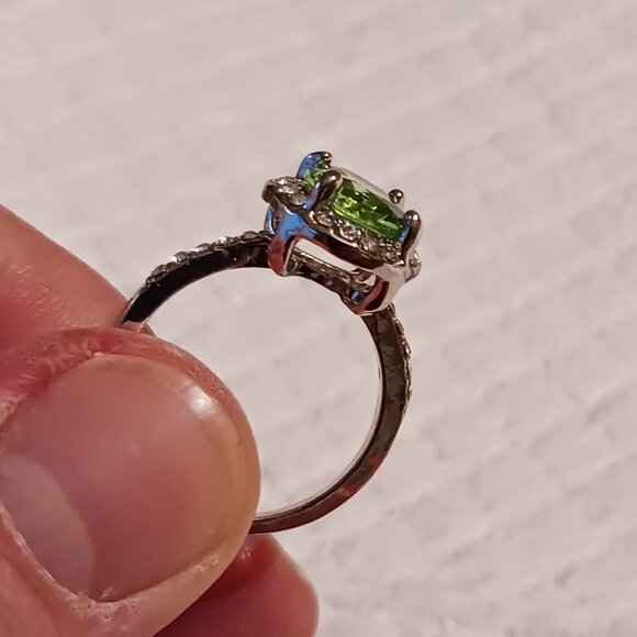 Green Peridot CZ Halo Silver Fashion Ring Size 7 NWOT - Picture 13 of 14